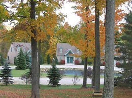 Spruce Hill Inn and Cottages