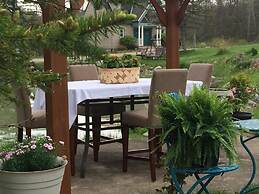 Spruce Hill Inn and Cottages