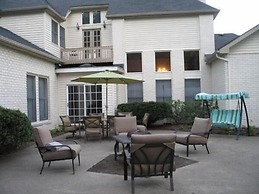 Spruce Hill Inn and Cottages