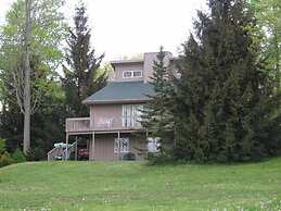 Spruce Hill Inn and Cottages