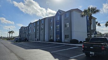 Microtel Inn & Suites by Wyndham Bushnell