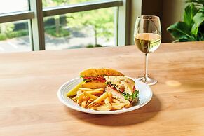 Holiday Inn Grand Rapids Airport by IHG