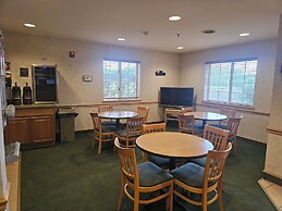 Super 8 by Wyndham Ava