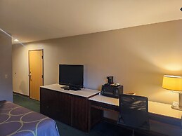 Super 8 by Wyndham Ava