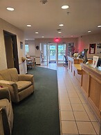 Super 8 by Wyndham Ava