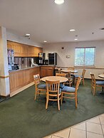 Super 8 by Wyndham Ava