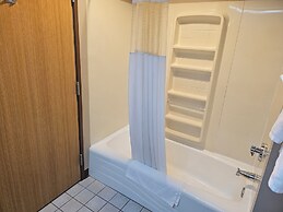 Super 8 by Wyndham Ava