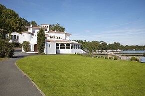 Brindos, Lac & Château