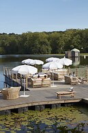 Brindos, Lac & Château