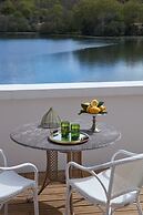Brindos, Lac & Château