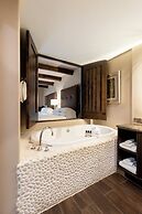 El Monte Sagrado Living Resort & Spa