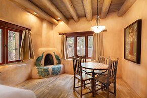 El Monte Sagrado Living Resort & Spa