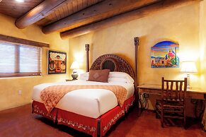 El Monte Sagrado Living Resort & Spa