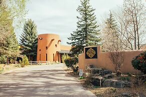El Monte Sagrado Living Resort & Spa