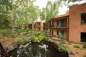 El Monte Sagrado Living Resort & Spa