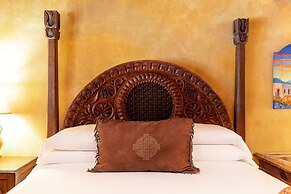 El Monte Sagrado Living Resort & Spa