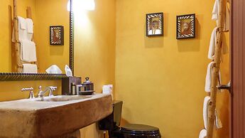 El Monte Sagrado Living Resort & Spa