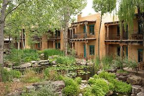El Monte Sagrado Living Resort & Spa