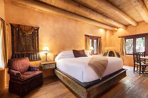 El Monte Sagrado Living Resort & Spa
