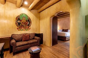 El Monte Sagrado Living Resort & Spa