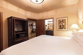 El Monte Sagrado Living Resort & Spa