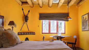 El Monte Sagrado Living Resort & Spa