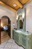 El Monte Sagrado Living Resort & Spa