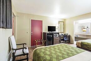 Econolodge Inn & Suites