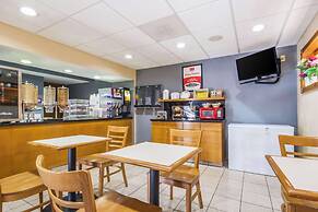Econolodge Inn & Suites