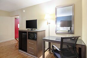 Econolodge Inn & Suites