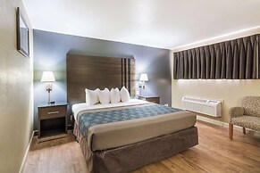 Econolodge Inn & Suites