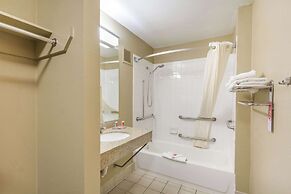 Econolodge Inn & Suites