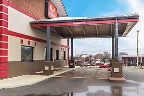 Econolodge Inn & Suites