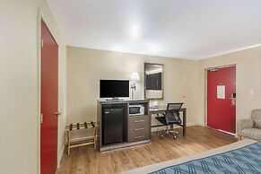 Econolodge Inn & Suites