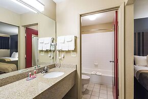Econolodge Inn & Suites