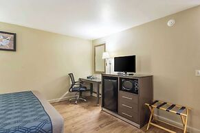 Econolodge Inn & Suites