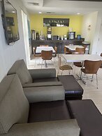 Super 8 by Wyndham Petersburg