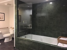 Blue Lantern Inn, A Four Sisters Inn