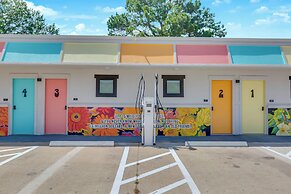 Hotel McCoy - Art, Libations, Pool Society