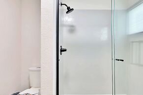 Hotel McCoy - Art, Libations, Pool Society