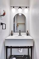 Hotel McCoy - Art, Libations, Pool Society