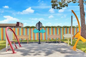 Hotel McCoy - Art, Libations, Pool Society