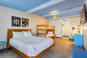 Hotel McCoy - Art, Libations, Pool Society