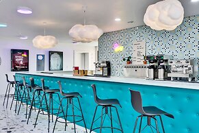 Hotel McCoy - Art, Libations, Pool Society