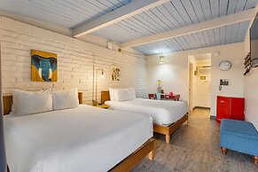 Hotel McCoy - Art, Libations, Pool Society