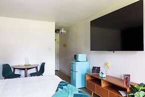 Hotel McCoy - Art, Libations, Pool Society