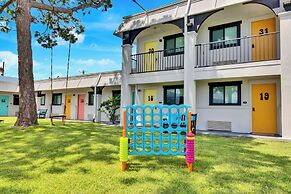 Hotel McCoy - Art, Libations, Pool Society