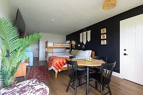 Hotel McCoy - Art, Libations, Pool Society