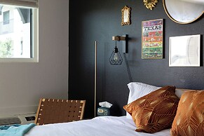 Hotel McCoy - Art, Libations, Pool Society