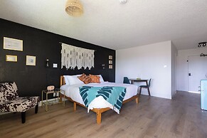 Hotel McCoy - Art, Libations, Pool Society